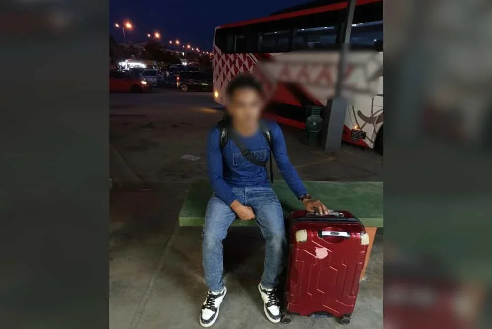 Lelaki Rohingya dicekup di Terminal Bas Lembah Sireh, Kota Bharu pada Isnin. Foto PGA
