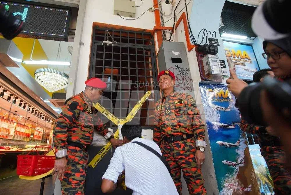 Tindakan sitaan dilakukan ke atas premis yang melakukan binaan haram. FOTO: ROSLI TALIB