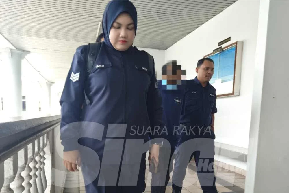 Tertuduh berusia 39 tahun mengaku tidak bersalah atas pertuduhan melakukan amang seksual fizikal terhadap dua anak perempuannya.
