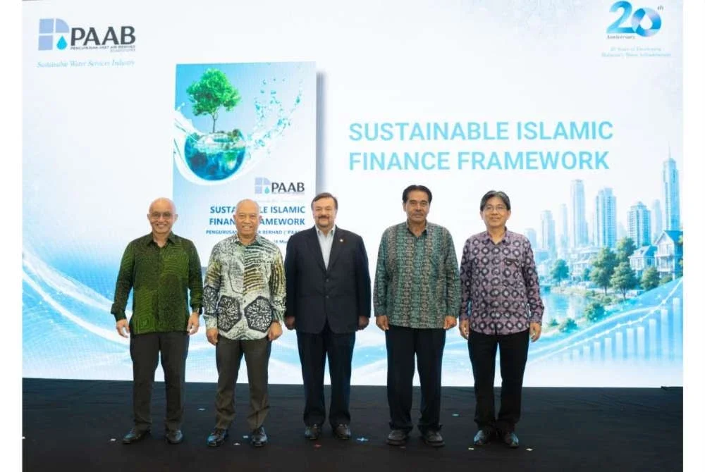 Dari kiri: Ketua Pegawai Eksekutif Kumpulan, Perbankan Global Maybank, Datuk John Chong, Ketua Pegawai Eksekutif PAAB, Ir Zulkiflee Omar, Amir Hamzah, Jaseni dan Ketua Pegawai Eksekutif Kumpulan dan Pengarah Eksekutif, RAM Holdings Berhad, Chris W K Lee.