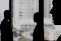 Apabila seseorang gagal memegang amanah sebaiknya ramai yang terkena tempiasnya. Imej janaan AI 