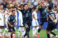 Gustavo Gomez meraikan gol kemenangan penalti Paraguay yang disempurnakan Jose Canale. Foto Agensi