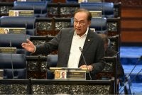 Anwar memberitahu, tiada sebarang pengumuman projek atau dasar baharu dibenarkan dibuat oleh kerajaan negeri serta kerajaan Persekutuan. - Foto Jabatan Penerangan