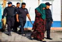 Seorang ibu dan anak lelakinya didakwa di Mahkamah Majistret Pasir Puteh pada Selasa atas pertuduhan menyimpan tiga ekor lembu curi di kawasan sebuah rumah di Kampung Kandis Telong, Bachok pada Januari lalu. Foto:HAZELEN LIANA KAMARUDIN