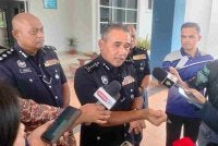 Adzli ketika mengadakan lawatan ke Pondok Polis Jeniang, pada Selasa.