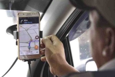 Realitinya, hari ini semakin ramai warga emas dilihat masih membanting tulang mencari rezeki. Gambar hiasan