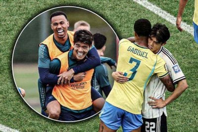 Gabriel dan Tomiyasu yang pernah berkongsi bilik persalinan di Arsenal dilihat berpelukan sebelum masing-masing menuju ke bilik persalinan pasukan. Foto Agensi