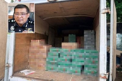 Antara minuman keras disyaki tiruan dan tidak bercukai yang dirampas Khamis lalu. Gambar kecil: Mohd Zaki