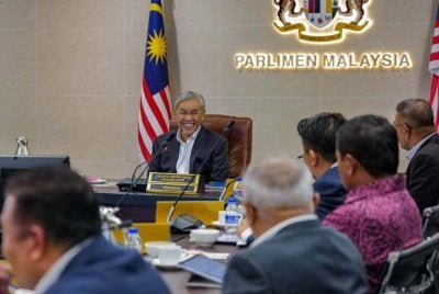 Ahmad Zahid mempengerusikan Mesyuarat Khas Jawatankuasa Kabinet Mengenai Pekerja Asing di Parlimen pada Selasa. Foto FB Zahid Hamidi