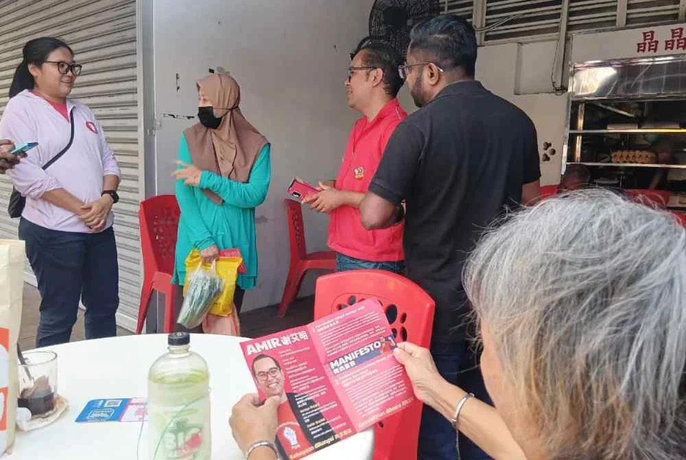 Amir Syafiq bertemu pengundi di Dun Skudai.