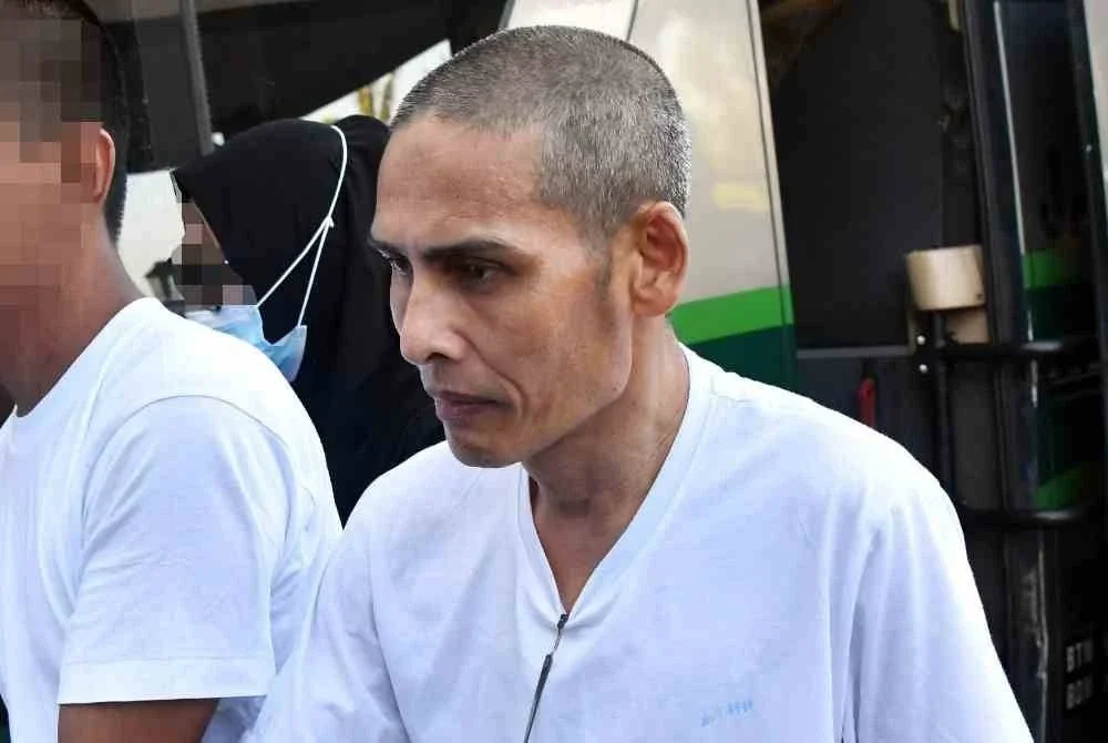 Tertuduh, Amran Salleh, 53, yang bekerja sebagai buruh, sebelum ini berdepan dua pertuduhan mengedar 9,740.87 gram methamphetamine dan 29,626.4 gram methamphetamine, menjadikan keseluruhan rampasan sebanyak 39,367.27 gram atau kira-kira 39.37 kilogram. Foto Bernama.
