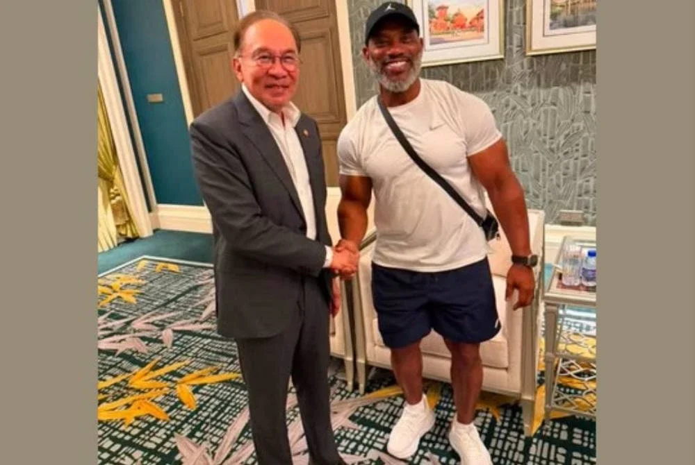 Anwar teruja bertemu legenda bina badan Dexter Jackson Anwar teruja bertemu legenda bina badan Dexter Jackson