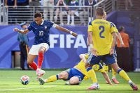 Mbappe (kiri) terus pamer bisa di Piala Dunia. Foto Agensi