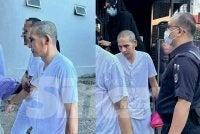 Amran (tengah) dikawal ketat polis keluar dari black maria sebaik tiba di mahkamah. 