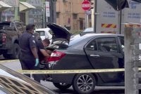 Gambar tular di media sosial berhubung kes penemuan mayat seorang lelaki di hadapan restoran di Jalan Kemunting, Kuala Lumpur pada Rabu.