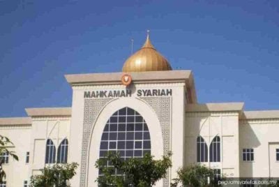 Peguam Syarie bukan sahaja bertanggungjawab mewakili anak guam, malah memainkan peranan membantu Mahkamah Syariah menegakkan keadilan menurut prinsip syariah dan undang-undang yang berkuat kuasa. 