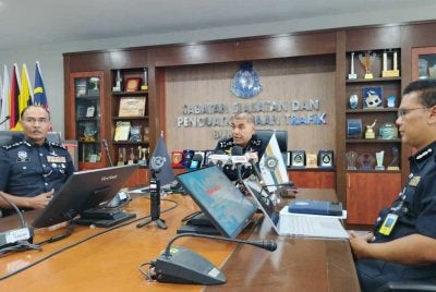 Muhammed Hasbullah pada sidang media di Bukit Aman pada Rabu.