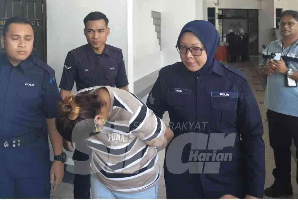 Kesalahan itu didakwa dilakukan di bawah Seksyen 292 Kanun Keseksaan yang memperuntukkan hukuman penjara sehingga tiga tahun atau denda atau kedua-duanya sekali, jika sabit kesalahan.