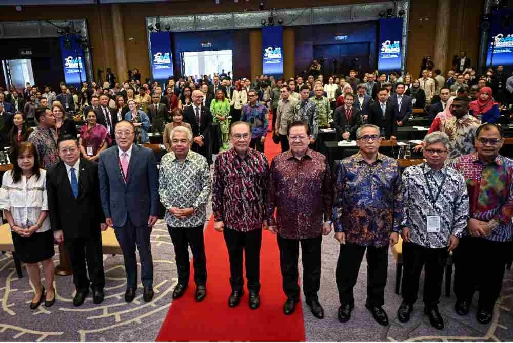 Anwar ketika hadir pada Persidangan Meja Bulat Asia-Pasifik ke-39, pada Khamis. Foto Bernama