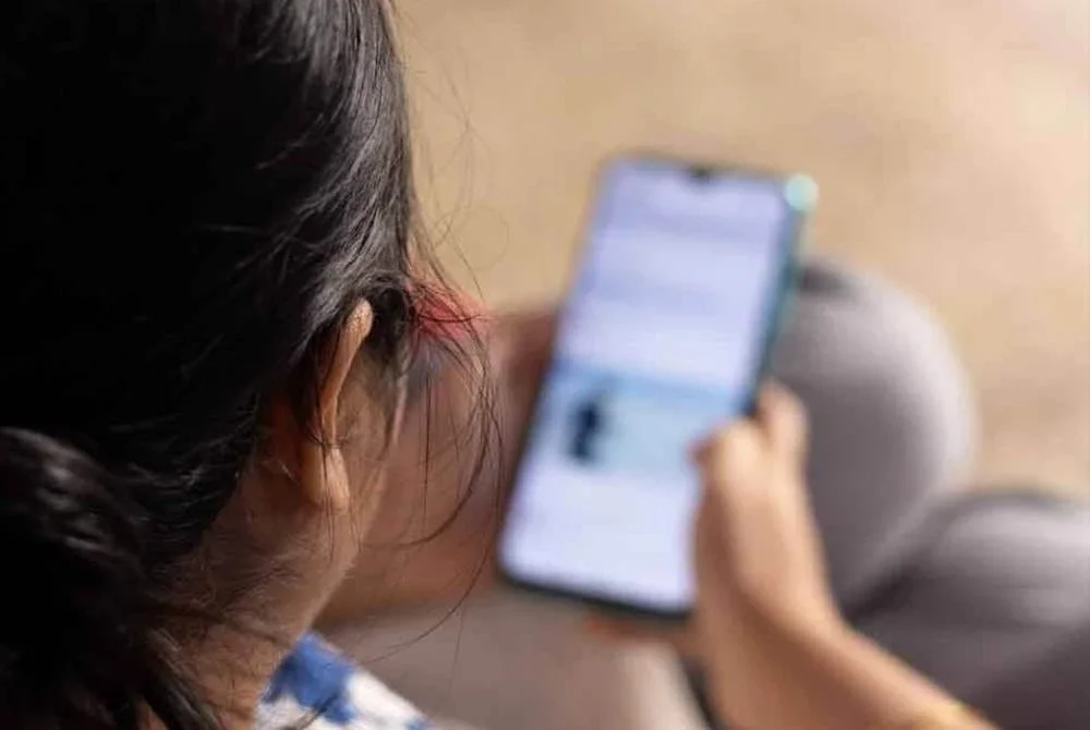 Seorang wanita mendakwa menjadi mangsa buli siber oleh dua hos penstriman langsung jualan dalam talian. Foto hiasan