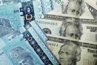 Ringgit dibuka lebih kukuh berbanding dolar AS pada Khamis berikutan kebimbangan yang semakin reda terhadap prospek dasar monetari AS. Foto hiasan 