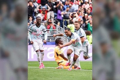 Youri Tielemans menyempurnakan penalti pada minit ke-124 untuk menghantar Belgium ke pusingan 16. Foto Agensi