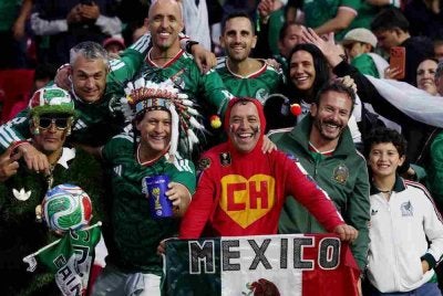 Sebahagian penyokong Mexico yang memenuhi Stadium Azteca ketika aksi pusingan 32 Mexico menentang Ecuador. Foto: Agensi 