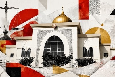 Peguam Syarie memainkan peranan membantu Mahkamah Syariah menegakkan keadilan menurut prinsip syariah dan undang-undang yang berkuat kuasa.