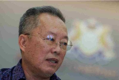 Program pertemuan Perdana Menteri, Datuk Seri Anwar Ibrahim bersama komuniti setempat pada 15 Jun lepas di sini tidak dibatalkan, sebaliknya berjalan lancar di lokasi alternatif yang lebih sesuai, kata Pegawai Daerah Muar Zainal Eran. Foto Bernama 
