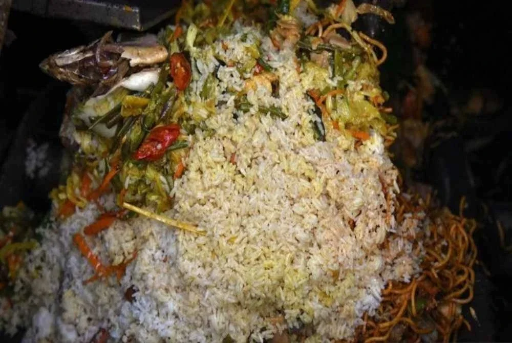 Pembaziran makanan turut memberi kesan kepada keselamatan makanan negara ketika kos sara hidup dan harga barangan terus menjadi kebimbangan rakyat - Gambar hiasan