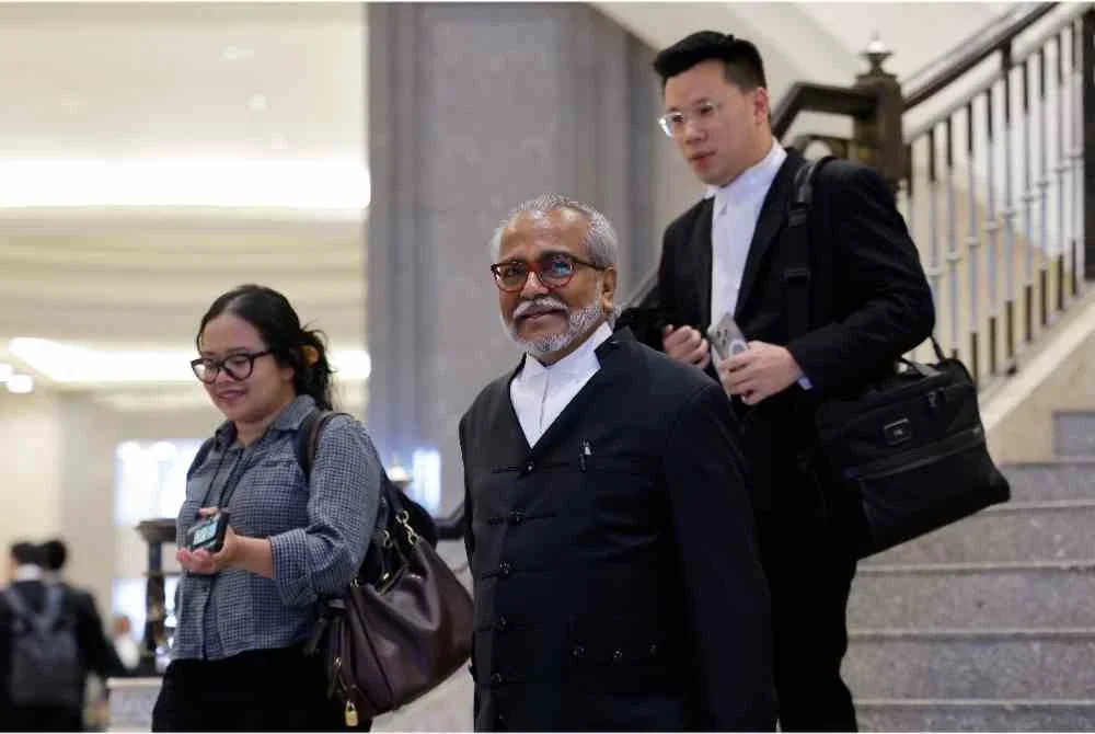 Muhammad Shafee (tengah) ketika hadir di Mahkamah Rayuan Putrajaya pada Jumaat. Foto Bernama