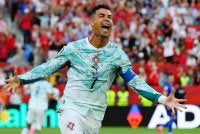 Ronaldo menyempurnakan penalti pada minit ke-68 untuk Portugal kembali bangkit mengikat Croatia 1-1. Foto: Agensi
