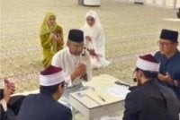Detik bahagia itu dikongsikan secara langsung menerusi siaran langsung di platform TikTok sekali gus menyaksikan ribuan netizen tumpang gembira dan menitipkan doa buat pasangan ini.