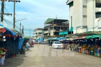 Pekan Sungai Golok kelihatan lengang tanpa kehadiran pengunjung dari Malaysia. Foto SINAR HARIAN/HAZELEN LIANA KAMARUDIN