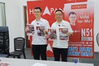 Lih Kang (kanan) optimis Arthur mampu pertahan kerusi Bukit Batu pada PRN Johor nanti. 