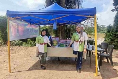 Nasib dua beradik yang kehilangan kaki kanan akibat kemalangan jalan raya berniaga cendol bagi membantu meringankan beban keluarga kini mendapat perhatian banyak pihak. Foto: FB TEKUN Nasional.