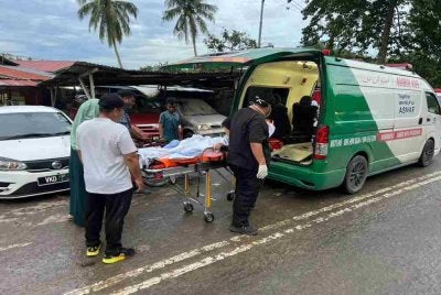 Van ambulan yang digunakan persatuan untuk bergerak menghantar pesakit ke daerah seluruh Sabah.