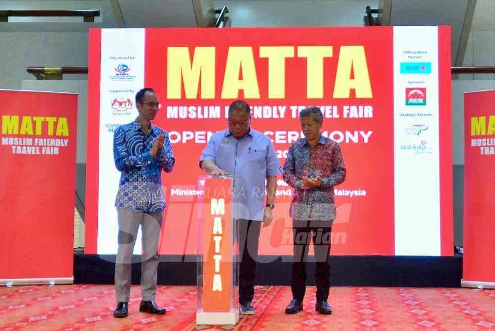 King Sing (tengah) menyempurnakan Majlis perasmian MFTF 2026 di WTCKL pada Sabtu. FOTO SINAR HARIAN/ASRIL ASWANDI SHUKOR.