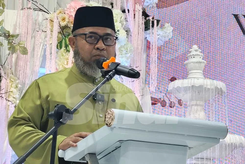 Dr Asmadi menyampaikan ucapan pada Program Walimatul Urus dan Nikah Perdana Saudara Muslim Orang Asli Daerah Kuantan pada Sabtu. Foto Sinar Harian