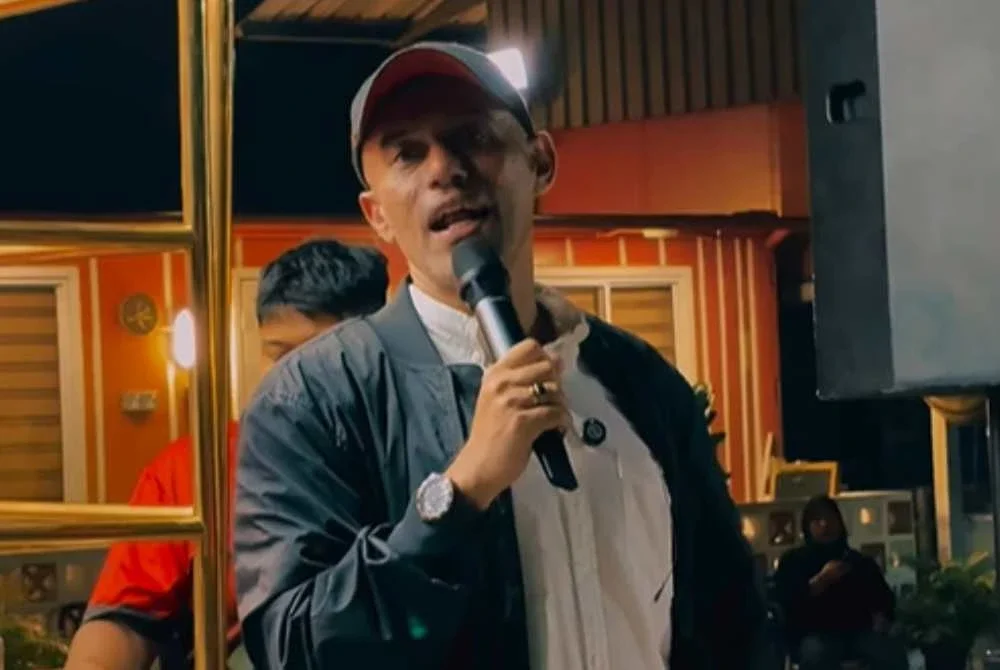 Kehadiran penyanyi Altimet dalam kempen calon Pakatan Harapan (PH) DUN Kempas juga menarik perhatian pengundi setempat.