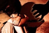 Seorang ayah sanggup menodai anak perempuan yang berusia 13 tahun selepas perbuatan itu disedari isterinya. Gambar hiasan