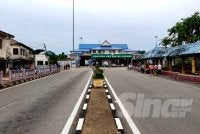 Tinjauan bermula jam 6 hingga 8 pagi mendapati hanya beberapa kenderaan persendirian serta pelancongan melintasi sempadan ke Thailand melalui ICQS Rantau Panjang. Foto Sinar Harian - HAZELEN LIANA KAMARUDIN