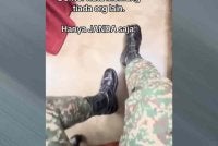 Tangkap layar hantaran tular memaparkan individu beruniform tentera dengan kapsyen mengaibkan.
