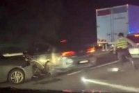 Tangkap layar video yang tular. 