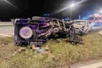 Tiga lelaki maut manakala seorang lagi cedera ringan dalam nahas membabitkan dua kenderaan pacuan empat roda di pusingan ‘P’ Lebuhraya Pan Borneo Sarikei-Sibu malam ini.