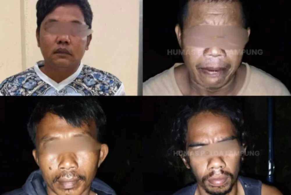 Empat suspek yang ditahan pihak berkuasa keranan disyaki terbabit dalam pemburuan dan pembunuhan seekor tapir. Foto Polis Lampung