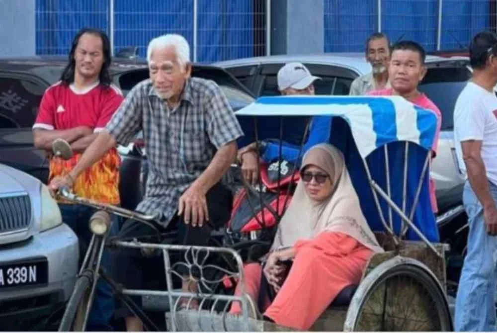 Seorang warga emas berusia 86 tahun mengayuh beca sejauh hampir satu kilometer bagi menunaikan hajat isterinya melihat dengan lebih dekat Perdana Menteri Datuk Seri Anwar Ibrahim, yang singgah bersarapan di sebuah kedai makan di Senggarang. Foto Bernama