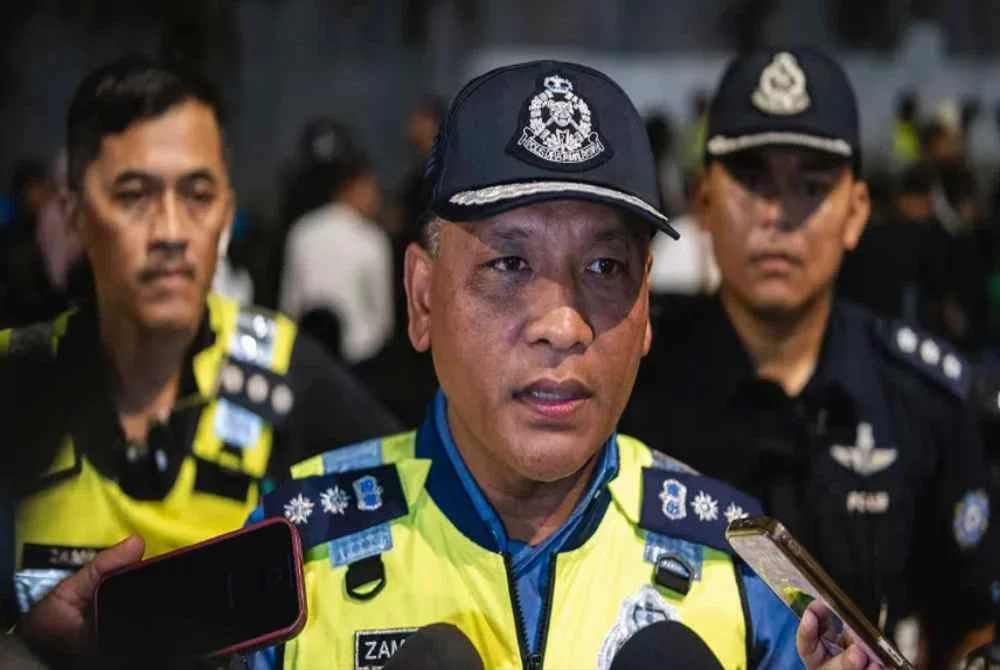 Mohd Zamzuri berkata, polis menahan pemandu lelaki dipercayai terlibat kes langgar lari seorang penunggang motosikal hingga maut di Jalan Tun Razak.