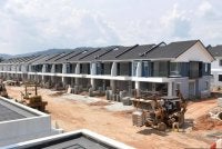 Terdapat 32,800 unit rumah kediaman bernilai RM16.37 bilion tidak terjual hingga suku pertama tahun ini. Gambar hiasan