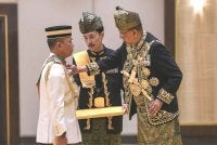 Sultan Kedah menganugerahkan darjah Dato' Seri Setia Pahlawan Yang Amat Dihormati (SSPK) kepada Panglima Angkatan Tentera Malaysia, Jeneral Tan Sri Malek Razak Sulaiman di Istana Anak Bukit pada Ahad. Foto Bernama